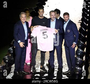 Lionel Messi Avec Le Maillot Inter Miami Et Des Billets En Dollars ...