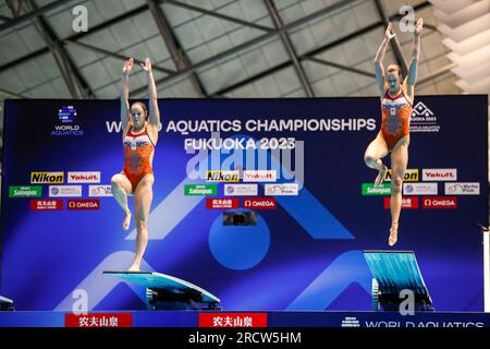 Fukuoka, Japon. 17 juillet 2023. FUKUOKA, JAPON - JUILLET 17 : Inge Jansen des pays-Bas et Celine van Duijn des pays-Bas concourent au 3m féminin synchronisé le jour 4 des Championnats du monde de natation de Fukuoka 2023 à la piscine préfectorale de Fukuoka le 17 juillet 2023 à Fukuoka, Japon. (Photo Nikola Krstic/Agence BSR) crédit : Agence BSR/Alamy Live News Banque D'Images