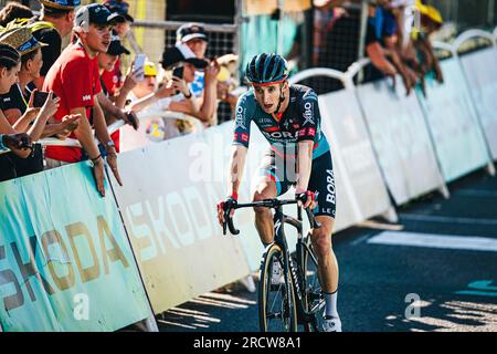 France. 16 juillet 2023. Photo Alex Whitehead/SWpix.com - 16/07/2023 - Cyclisme - Tour de France 2023 - étape 15 : les Gets les portes du Soleil à Saint-Gervais Mont-blanc (179km) - Jai Hindley de BORA-hansgrohe crédit : SWpix/Alamy Live News Banque D'Images