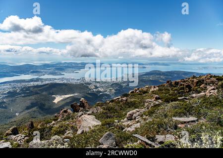 Vue sur la rivière Derwent et Hobart depuis le mont Wellington Tasmanie Australie Banque D'Images