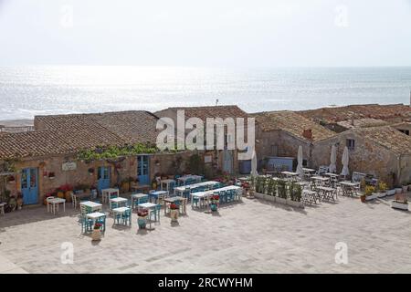 Piazza regina Margherita, village de pêcheurs de Marzamemi, Syracuse, sud-est de la Sicile, Italie Banque D'Images