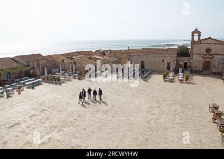 Piazza regina Margherita, village de pêcheurs de Marzamemi, Syracuse, sud-est de la Sicile, Italie Banque D'Images