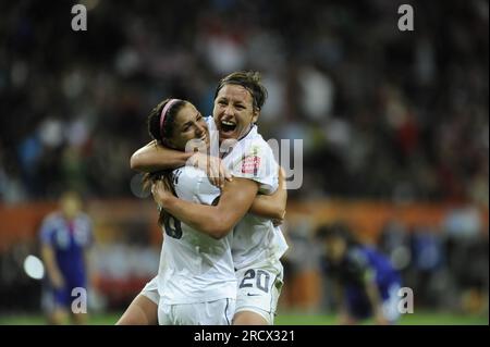 Abby WAMBACH (20) und Alex MORGAN Jubel finale JPN - USA 5:3 nach Elfmeterschießen 17.7.2011 Fußball Frauen Weltmeisterschaft in Deutschland FIFA Women Worldcup 2011 - 26.6.-17.7.2011 Banque D'Images