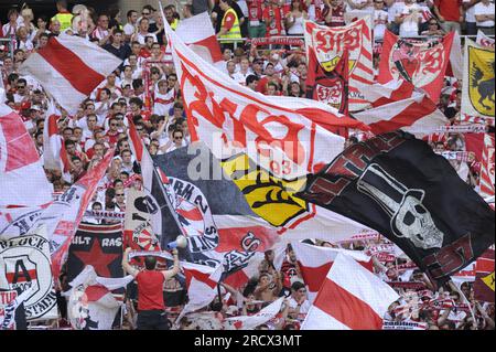 VFB Stuttgart fans in der Cannstatter Kurve Fußball Bundesliga VFB Stuttgart - Bayer 04 Leverkusen 0:1 am 20.8.2011 Banque D'Images