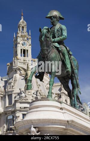 Monument à Dom Pedro IV sur la place Liberdade, Porto, Portugal. Banque D'Images