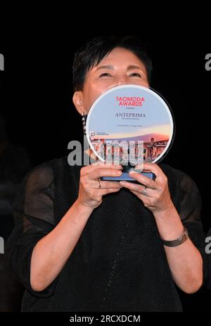 Taormina, Italie Prix de LA SEMAINE TAOMODA et défilé de mode au Théâtre antique sur la photo : Prix Izumi Ogino 2023 Banque D'Images