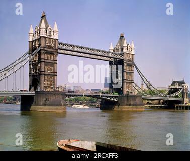 Tower Bridge, Londres, années 1960 Banque D'Images