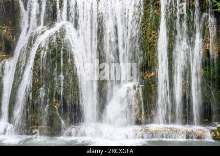 La chute d'eau de Pliva à Jajce dans le centre de la Bosnie-Herzégovine, péninsule balkanique, Europe de l'est. Banque D'Images