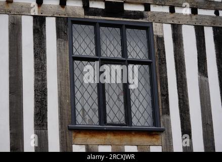 Fachwerkhäuser à Stratford-upon-Avon. Stratford-upon-Avon est une ville du comté anglais de Warwickshire, connue pour son h de style Tudor bien conservé Banque D'Images