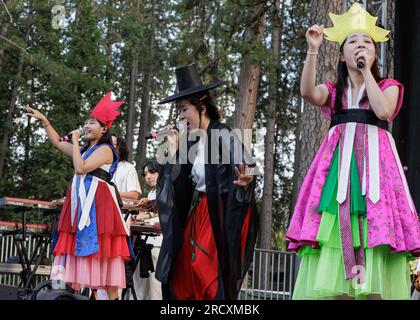 Le California Worldfest se termine à l'ouest des États-Unis La canicule continue. Lauréat d’un prix, Ak Dan Gwang Chil (ADG7) se produit lors du CA WorldFest. 16 juin 2023. (Photo de Penny Collins/NurPhoto) crédit : NurPhoto SRL/Alamy Live News Banque D'Images