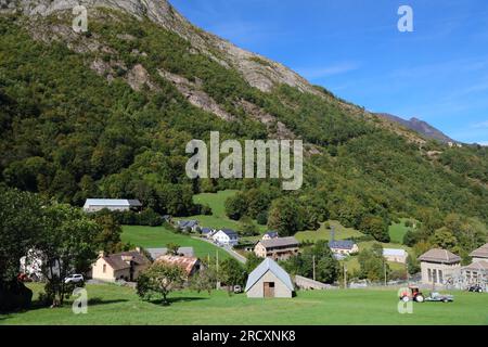 Village de montagne Gedre dans la commune Gavarnie-Gedre dans les Hautes-Pyrénées, France. Banque D'Images