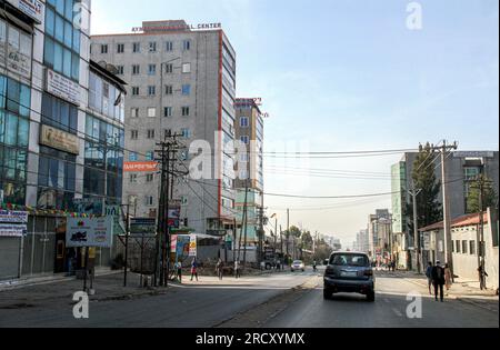 Une rue à Addis Abeba, 06 février 2022 Banque D'Images