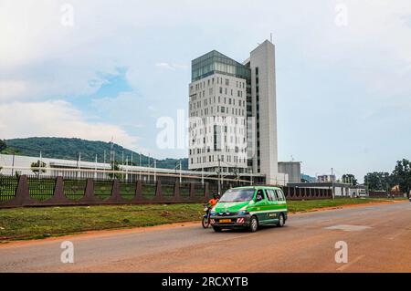 Vue du nouveau siège de la Banque des États de l’Afrique centrale (BEAC) à Bangui, capitale de l’Afrique centrale, le 11 juin 2022. Capitale de la République centrafricaine, le 11 juin 2022. Banque D'Images