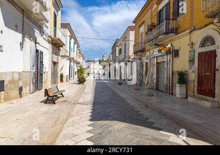 CANOSA DI PUGLIA, ITALIE, 7 JUILLET 2023 - vue du centre historique du village de Canosa di Puglia dans la province de Barletta-Andria-Trani, Pouilles, I. Banque D'Images