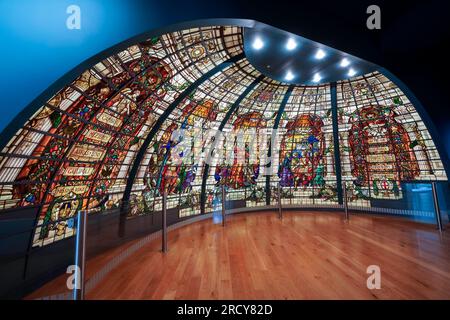 Musée maritime national à Greenwich, Londres. La salle de verre commémorative Baltic Exchange, les vitraux sont un mémorial aux membres de l'Exchange. Banque D'Images