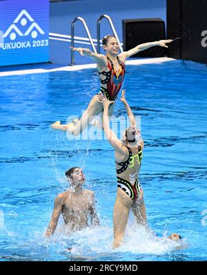 Fukuoka, Japon. 17 juillet 2023. Team Japan se produit lors de la finale acrobatique par équipe mixte de natation artistique aux Championnats du monde aquatiques 2023 à Fukuoka, Japon, le 17 juillet 2023. Crédit : Xia Yifang/Xinhua/Alamy Live News Banque D'Images