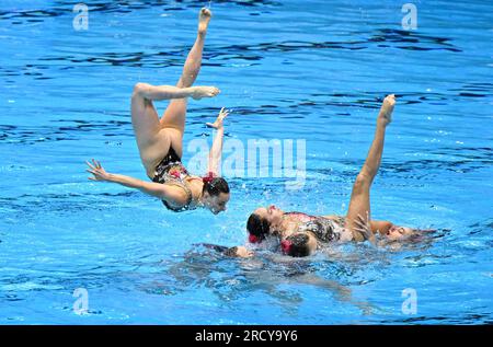 Fukuoka, Japon. 17 juillet 2023. Team France se produit lors de la finale acrobatique par équipe mixte de natation artistique aux Championnats du monde aquatiques 2023 à Fukuoka, Japon, le 17 juillet 2023. Crédit : Xia Yifang/Xinhua/Alamy Live News Banque D'Images