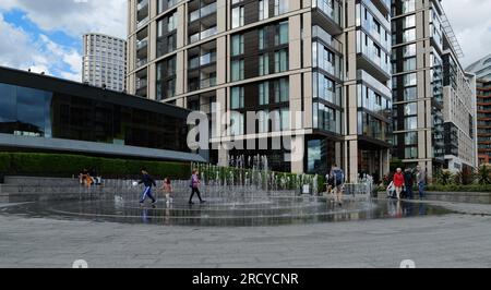 Londres - 05 28 2022 : vue sur le labyrinthe d'eau dans le bassin de Paddington Banque D'Images