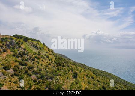 La côte près de bol sur la côte sud de l'île de Brac en Croatie en mai Banque D'Images