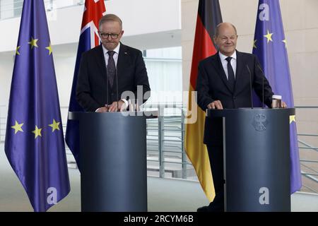 Berlin, Allemagne, 10 juillet 2023. Le Premier ministre australien Anthony Albanese est reçu avec les honneurs militaires par le chancelier allemand OLAF Scholz. Banque D'Images