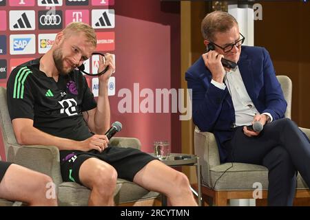 Rottach Egern, Allemagne. 17 juillet 2023. De gauche à droite : Konrad LAIMER (FC Bayern Munich), Jan Christian DREESEN (Président du FCB). Présentation officielle, conférence de presse du FC Bayern Munich au camp d'entraînement de Rottach Egern le 17 juillet 2023. Football 1e Bundesliga, saison 2023/2024. ? Banque D'Images