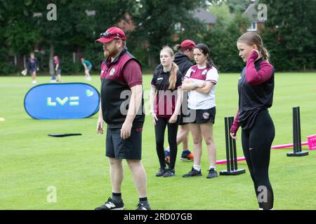 UTILISATION ÉDITORIALE UNIQUEMENT Une session de cricket pour personnes handicapées au Stockport Georgians Cricket Club avant le quatrième match de test LV= Insurance Men's Ashes contre l'Australie au Old Trafford Cricket Ground. Le club recevra un financement de #Funds4Runs, un investissement conjoint de 31 millions entre le conseil de cricket d'Angleterre et du pays de Galles (ECB) et LV= Insurance, pour soutenir les entraîneurs pour les futures sessions de handicap dans le Lancashire. Date de la photo : lundi 17 juillet 2023. Banque D'Images