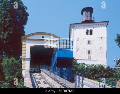 Ascenseur historique de téléphérique à Zagreb, capitale de la Croatie - chemin de la ville haute Banque D'Images