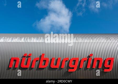 Lettrage Nuerburgring au-dessus de l'entrée principale de la célèbre piste de course allemande Banque D'Images