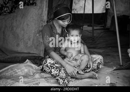 Réfugiés Rohingyas au centre de transit de Kutupalong le 16 avril 2018 à Cox's Bazar, Bangladesh. Banque D'Images