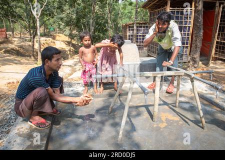 Réfugiés Rohingyas au centre de transit de Kutupalong le 16 avril 2018 à Cox's Bazar, Bangladesh. Banque D'Images