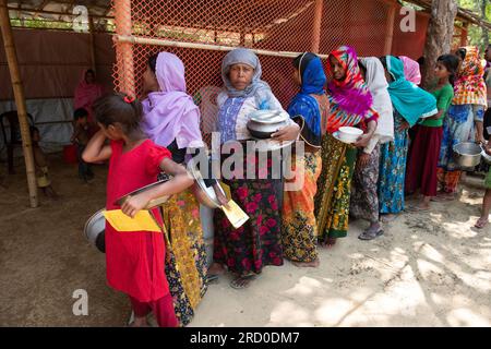 Réfugiés Rohingyas au centre de transit de Kutupalong le 16 avril 2018 à Cox's Bazar, Bangladesh. Banque D'Images