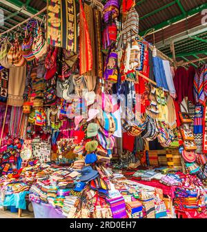 Boutique de souvenirs à Ollantaytambo Pérou Banque D'Images