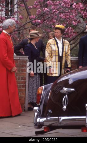 Princesse Anne, la princesse royale avec sa fille Zara Phillips et son frère le prince de Galles le jour de Pâques 16 avril 1995. Photo des archives Henshaw Banque D'Images