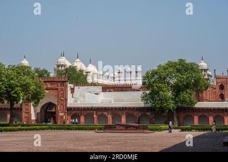 Agra, Inde -- 12 avril 2023. Une photo prise dans une cour intérieure fort Rouge d'Agra. Banque D'Images