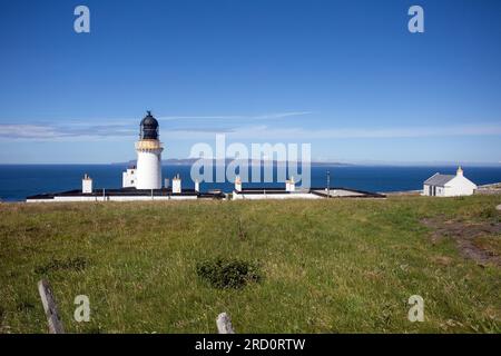 Dunnet Head, Caithness, Écosse, 6 juillet 2023, Une vue incluant le phare de Dunnet Head. Banque D'Images