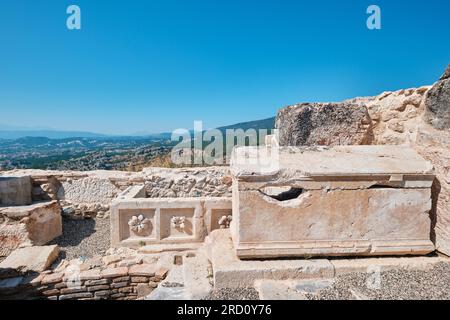 Burdur, Turquie - 16 juillet 2023 : sarcophage dans l'ancienne ville de Kibyra Banque D'Images