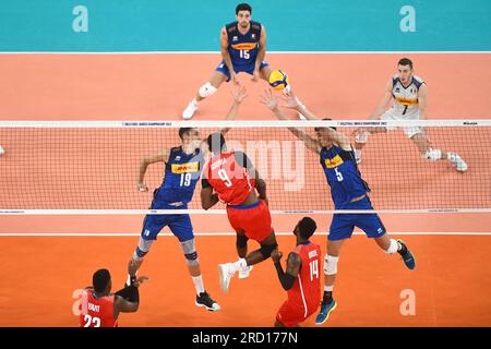 Roberto Russo, Alessandro Michieletto (Italie) ; Livan Osoria (Cuba). Championnat du monde de volleyball 2022. Ronde de 16. Banque D'Images