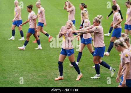 Les Anglais Chloe Kelly (à gauche) et Millie Bright lors d'une séance d'entraînement à Spencer Park, Brisbane, Australie. Date de la photo : mardi 18 juillet 2023. Banque D'Images