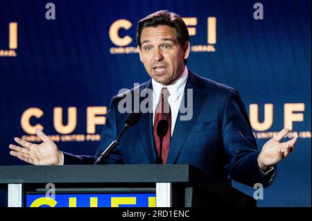 Arlington, États-Unis. 17 juillet 2023. Ron DeSantis, gouverneur de Floride (R-FL), prenant la parole lors de la conférence Christian United for Israel (CUFI) au Crystal Gateway Marriott à Arlington. Crédit : SOPA Images Limited/Alamy Live News Banque D'Images