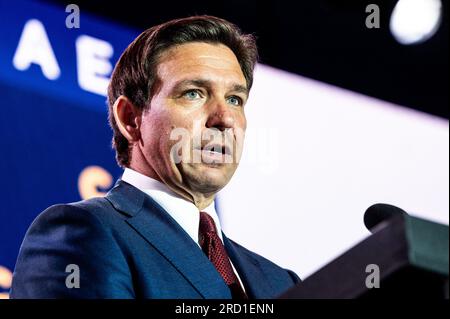 Arlington, États-Unis. 17 juillet 2023. Ron DeSantis, gouverneur de Floride (R-FL), prenant la parole lors de la conférence Christian United for Israel (CUFI) au Crystal Gateway Marriott à Arlington. Crédit : SOPA Images Limited/Alamy Live News Banque D'Images