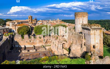 Voyage et monuments en Italie. Célèbre ville étrusque historique Nepi à Tuscia, province de Viterbo. Destination touristique populaire et attration. Drone aérien vi Banque D'Images