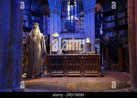 Design intérieur et décoration du « discours de Dumbledore dans le Grand Hall » avec costume, la fabrication de Harry Potter chez Warner Bros. Studio Tour - Royaume-Uni Banque D'Images