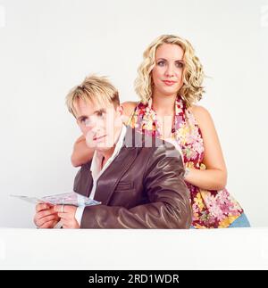 Ian 'H' Watkins et Claire Richards du groupe pop Steps. Février 2002, Londres, Angleterre. Banque D'Images