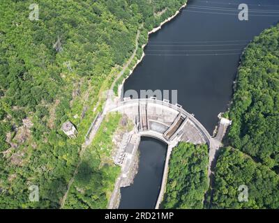 Barrage hydro-électrique du Chastang EDF France aérienne drone de vue d'oiseau, aérien Banque D'Images