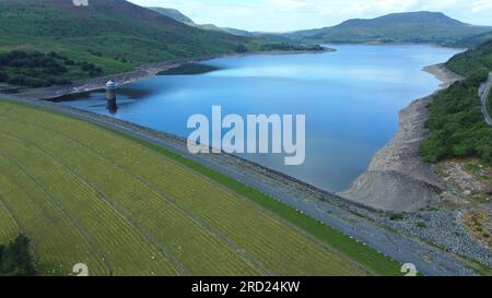 Photo drone de Llyn Celyn, réservoir créé en 1965 par les inondations controversées de la vallée de Tryweryn lorsqu'un village entier a été submergé. Gwynedd, pays de Galles Banque D'Images