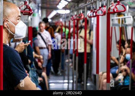 Passagers du train de transit rapide MTR, Hong Kong, SAR, Chine Banque D'Images