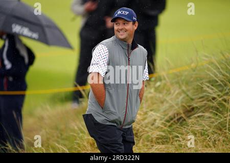 L'américain Patrick Reed sur le 15e fairway lors d'une ronde d'essais avant l'Open au Royal Liverpool, Wirral. Date de la photo : mardi 18 juillet 2023. Banque D'Images