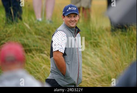 L'américain Patrick Reed sur le 15e fairway lors d'une ronde d'essais avant l'Open au Royal Liverpool, Wirral. Date de la photo : mardi 18 juillet 2023. Banque D'Images