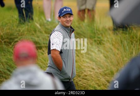 L'américain Patrick Reed sur le 15e fairway lors d'une ronde d'essais avant l'Open au Royal Liverpool, Wirral. Date de la photo : mardi 18 juillet 2023. Banque D'Images