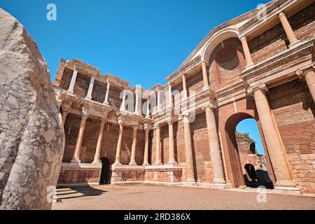 Manisa, Turquie - 14 juillet 2023 : les ruines du gymnase de l'ancienne ville de Sardes, capitale de l'État lydien, sont situées dans la ville de Sart Banque D'Images